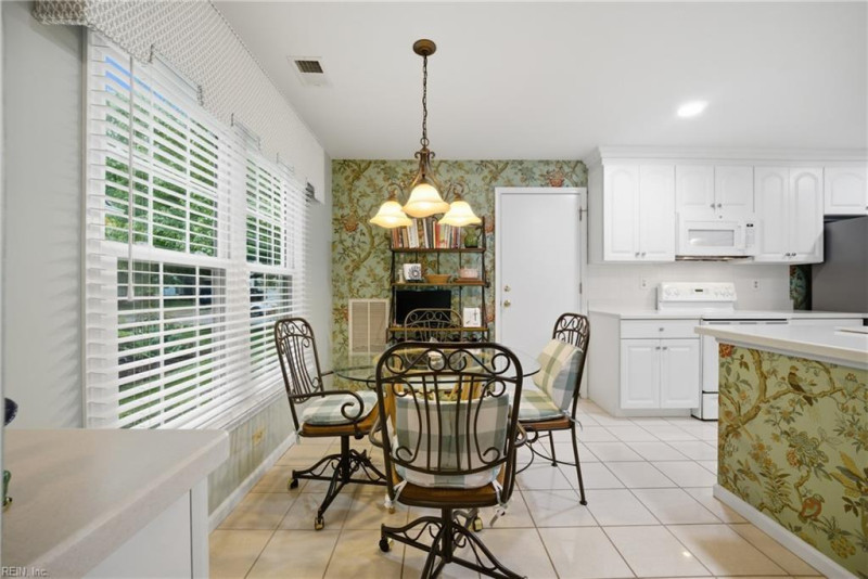 Photo 6 of 44 residential for sale in Chesapeake virginia