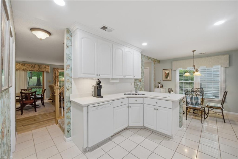 Photo 8 of 44 residential for sale in Chesapeake virginia