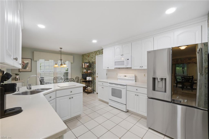 Photo 9 of 44 residential for sale in Chesapeake virginia