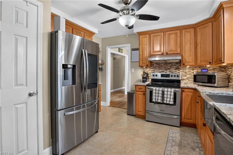 Photo 13 of 38 residential for sale in Chesapeake virginia