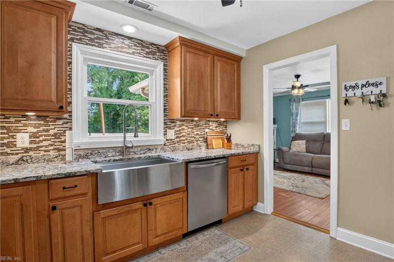 Photo 14 of 38 residential for sale in Chesapeake virginia