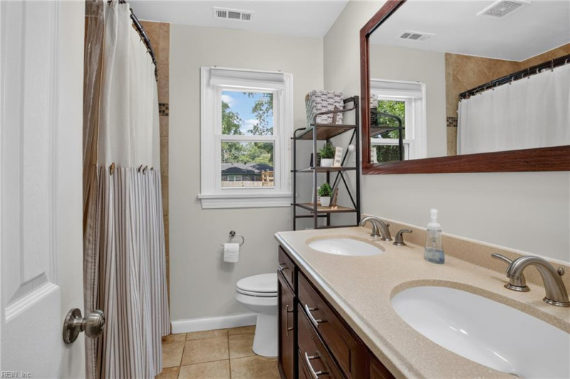 Photo 19 of 38 residential for sale in Chesapeake virginia
