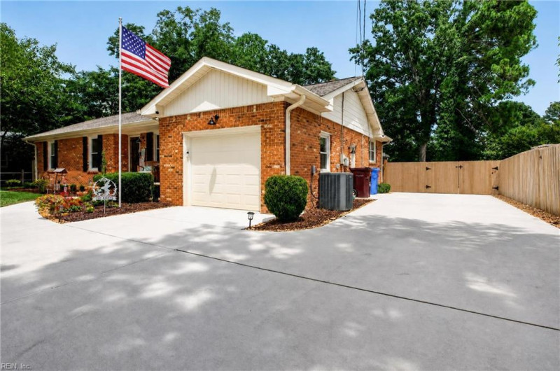Photo 2 of 38 residential for sale in Chesapeake virginia