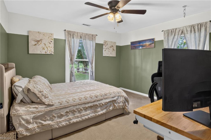 Photo 20 of 38 residential for sale in Chesapeake virginia