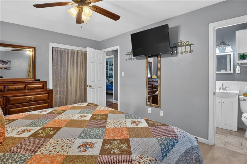 Photo 23 of 38 residential for sale in Chesapeake virginia