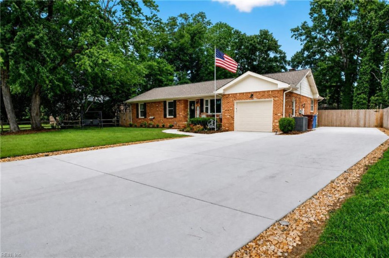Photo 3 of 38 residential for sale in Chesapeake virginia