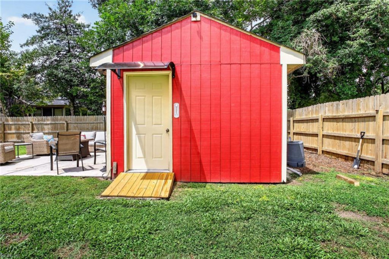 Photo 33 of 38 residential for sale in Chesapeake virginia
