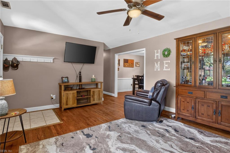 Photo 9 of 38 residential for sale in Chesapeake virginia
