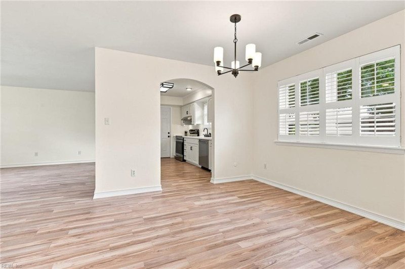 Photo 13 of 48 residential for sale in Virginia Beach virginia