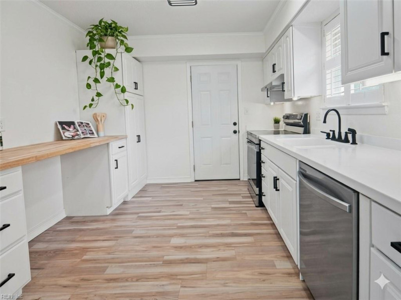Photo 17 of 48 residential for sale in Virginia Beach virginia