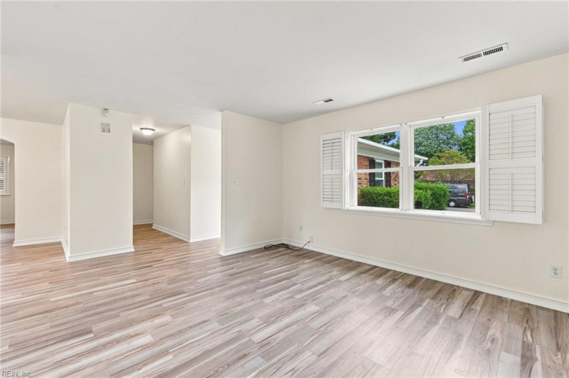 Photo 4 of 48 residential for sale in Virginia Beach virginia