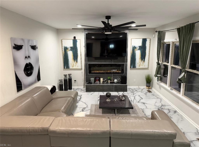 Photo 2 of 8 residential for sale in Chesapeake virginia