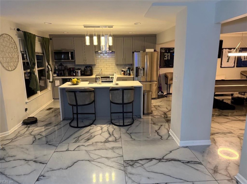 Photo 3 of 8 residential for sale in Chesapeake virginia