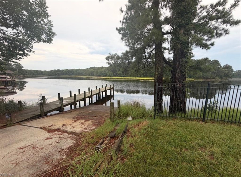 Photo 7 of 8 residential for sale in Chesapeake virginia