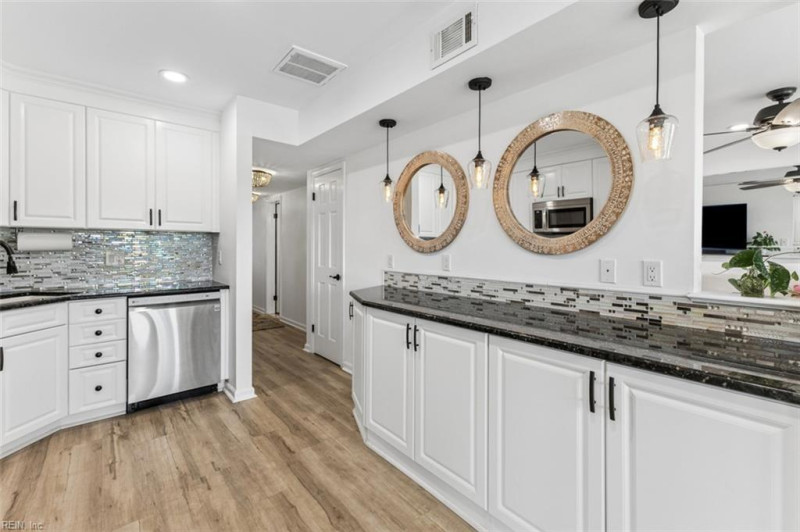 Photo 13 of 34 residential for sale in Virginia Beach virginia