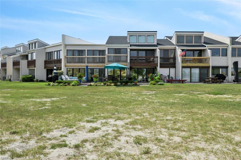 Photo 2 of 34 residential for sale in Virginia Beach virginia