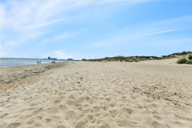 Photo 4 of 34 residential for sale in Virginia Beach virginia