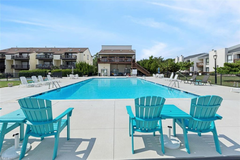 Photo 5 of 34 residential for sale in Virginia Beach virginia