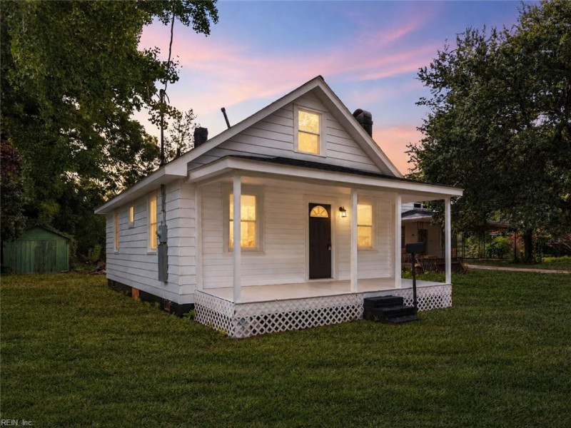Photo 1 of 32 residential for sale in Hampton virginia