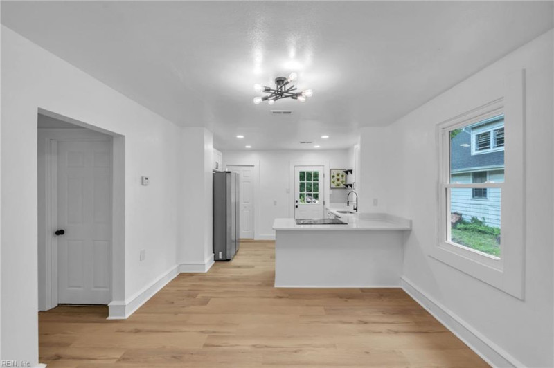 Photo 11 of 32 residential for sale in Hampton virginia