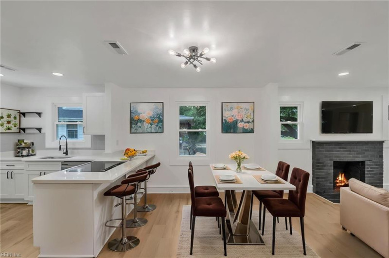 Photo 12 of 32 residential for sale in Hampton virginia