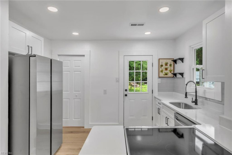 Photo 15 of 32 residential for sale in Hampton virginia