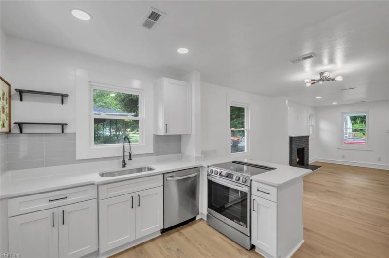 Photo 16 of 32 residential for sale in Hampton virginia