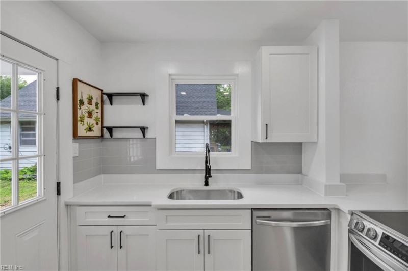 Photo 17 of 32 residential for sale in Hampton virginia
