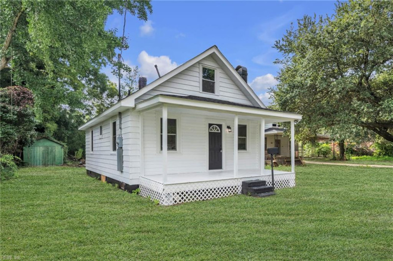 Photo 3 of 32 residential for sale in Hampton virginia