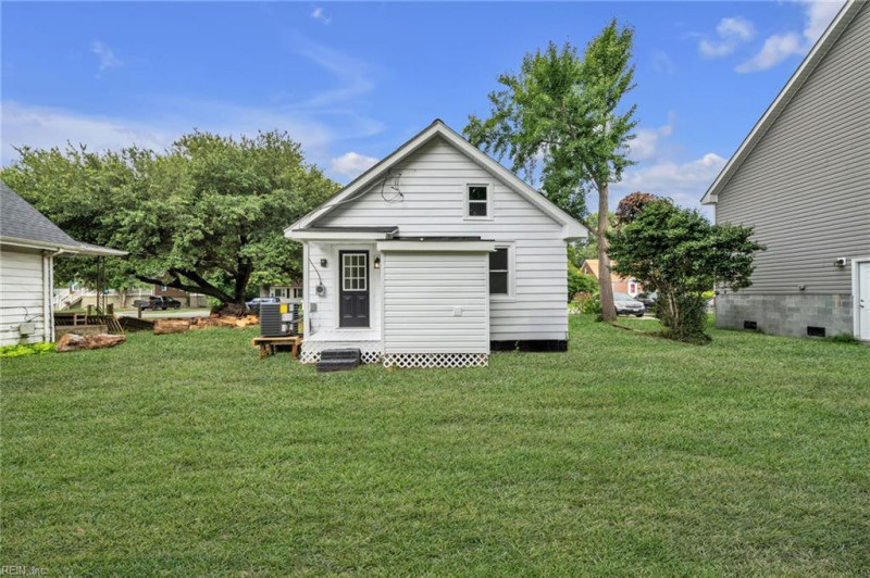 Photo 4 of 32 residential for sale in Hampton virginia