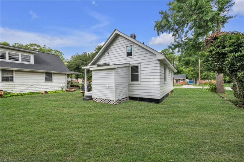 Photo 5 of 32 residential for sale in Hampton virginia