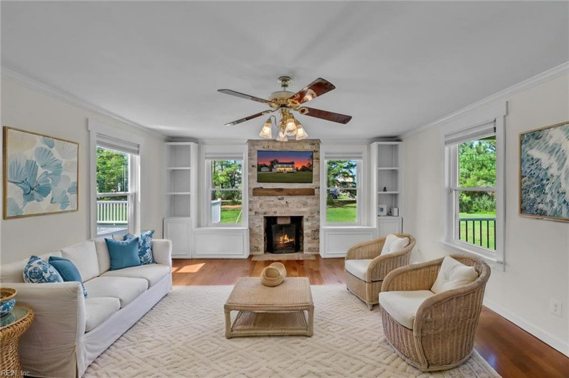 Photo 3 of 42 residential for sale in York County virginia