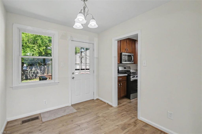 Photo 12 of 36 residential for sale in Hampton virginia