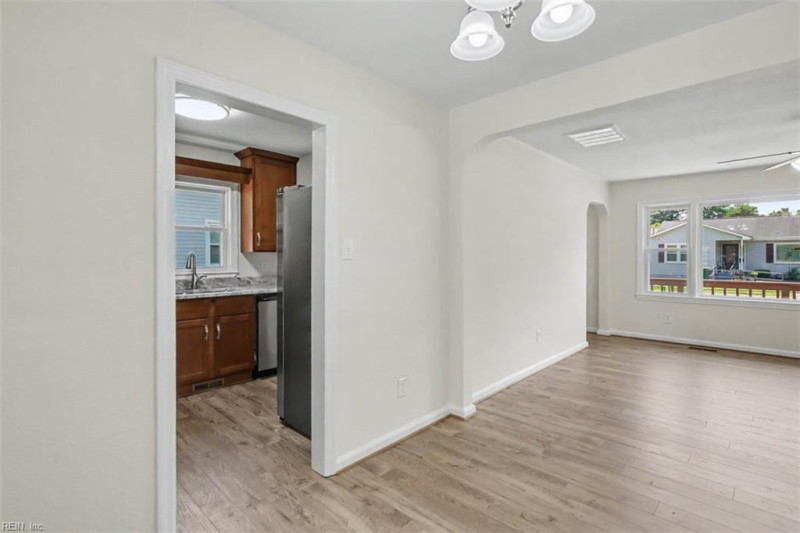 Photo 13 of 36 residential for sale in Hampton virginia