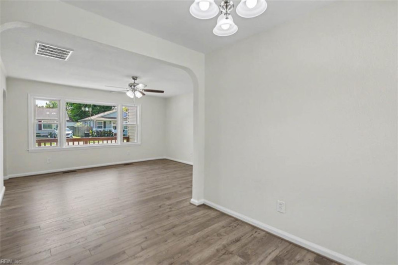 Photo 14 of 36 residential for sale in Hampton virginia