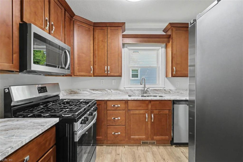 Photo 16 of 36 residential for sale in Hampton virginia