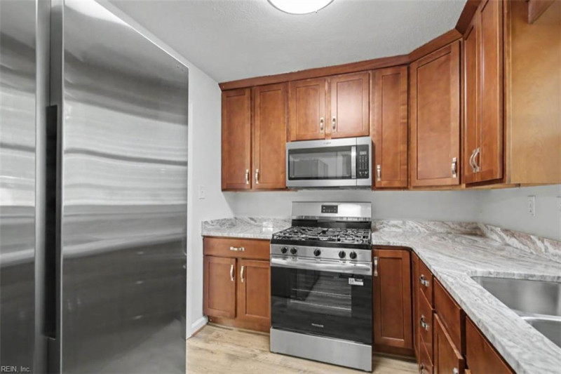 Photo 18 of 36 residential for sale in Hampton virginia