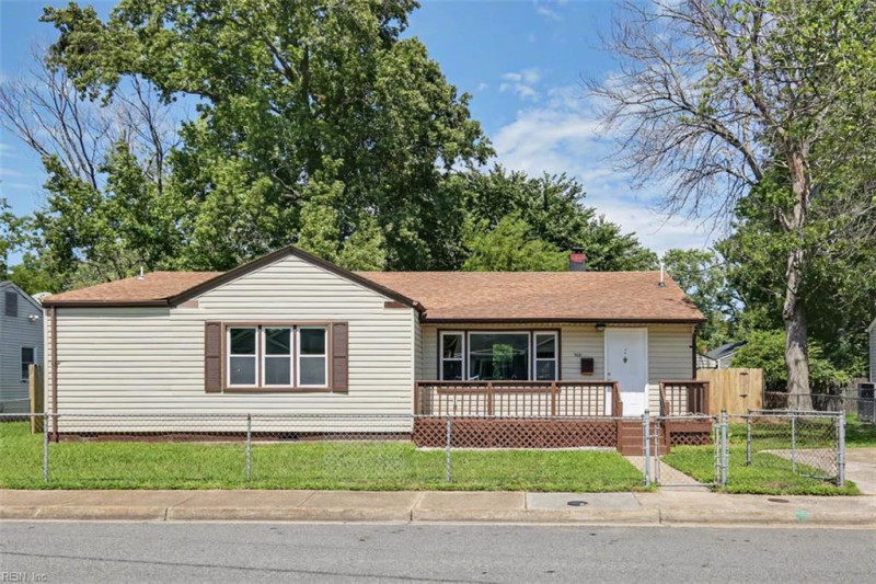 Photo 3 of 36 residential for sale in Hampton virginia
