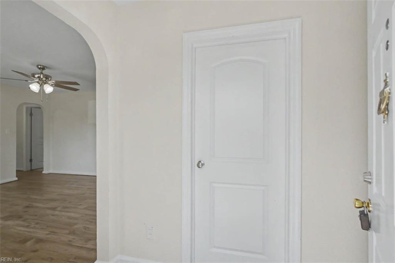 Photo 6 of 36 residential for sale in Hampton virginia