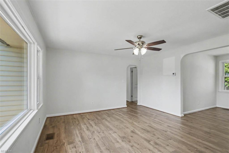 Photo 7 of 36 residential for sale in Hampton virginia