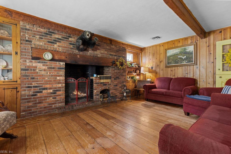 Photo 10 of 34 residential for sale in Franklin virginia