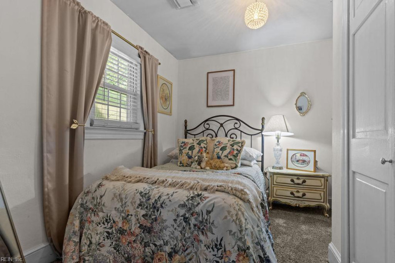 Photo 20 of 34 residential for sale in Franklin virginia