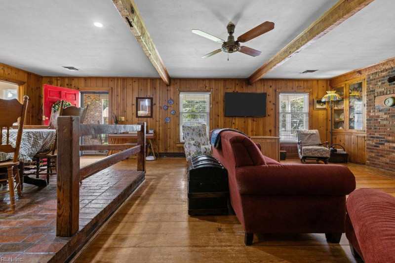Photo 7 of 34 residential for sale in Franklin virginia