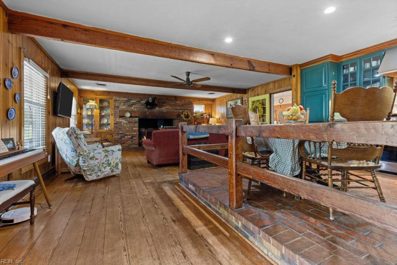 Photo 8 of 34 residential for sale in Franklin virginia