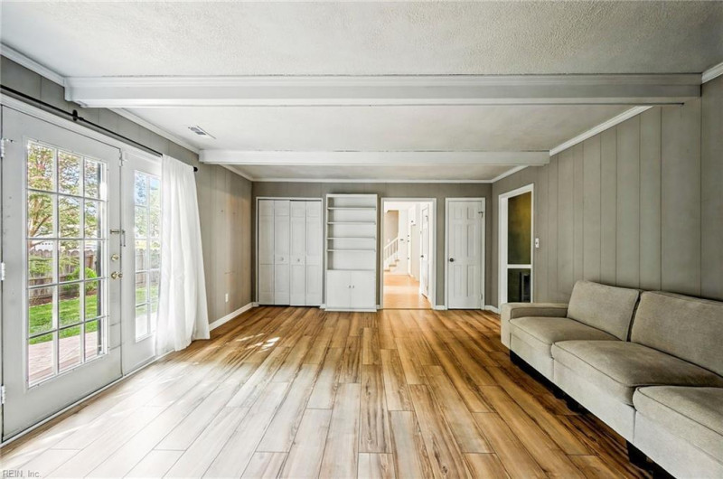 Photo 13 of 36 residential for sale in Virginia Beach virginia