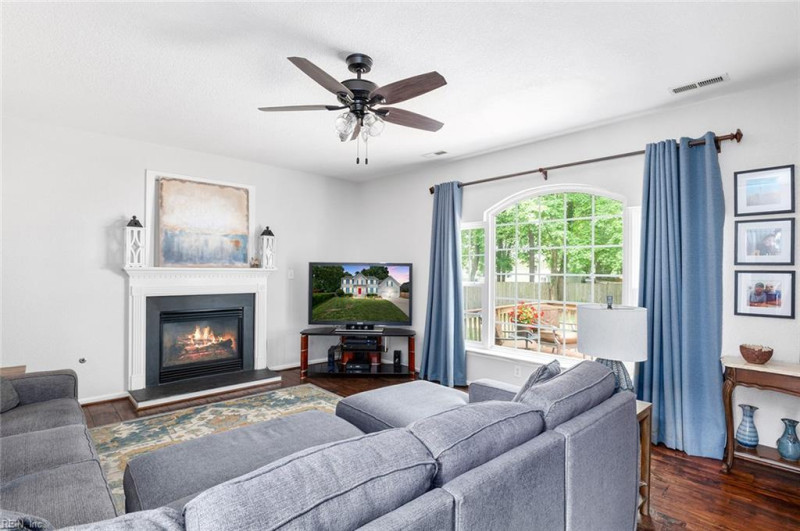 Photo 11 of 50 residential for sale in Chesapeake virginia
