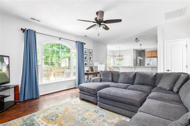 Photo 13 of 50 residential for sale in Chesapeake virginia