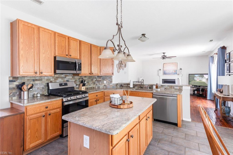 Photo 17 of 50 residential for sale in Chesapeake virginia
