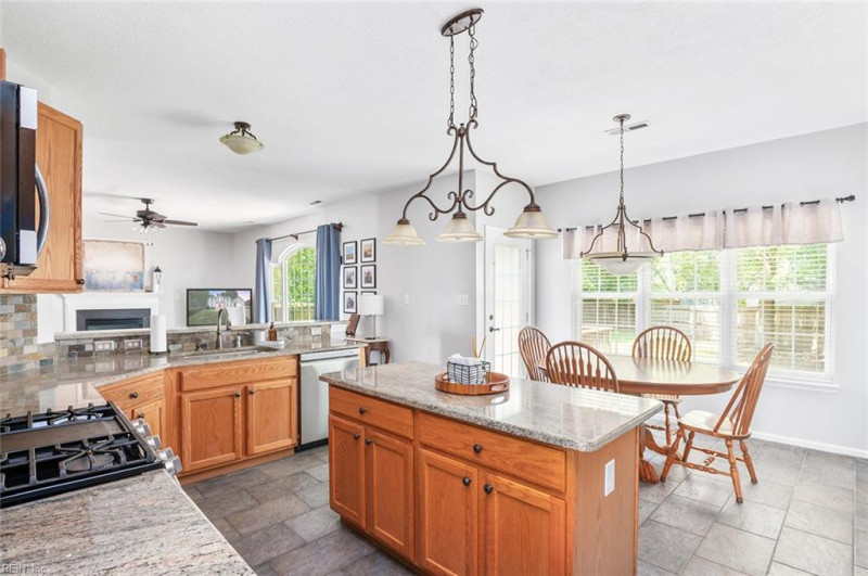 Photo 18 of 50 residential for sale in Chesapeake virginia