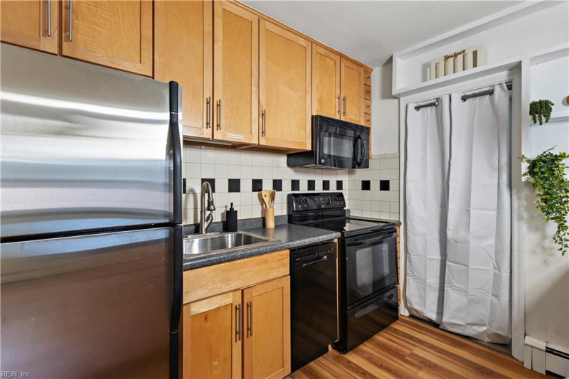 Photo 12 of 25 residential for sale in Norfolk virginia